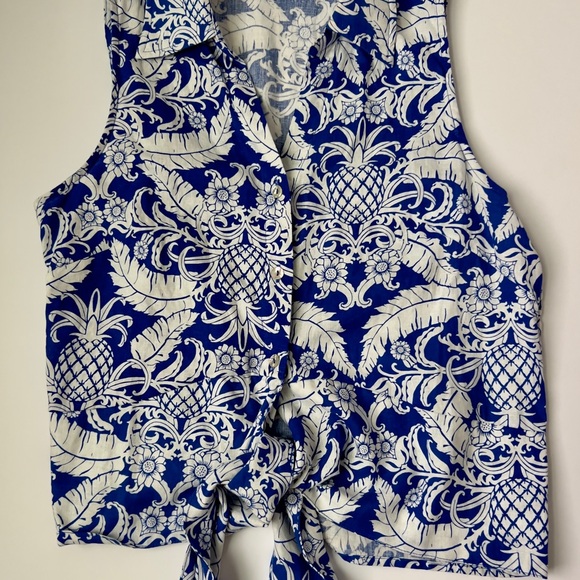 Rachel Zoe Tops - Rachel Zoe Blue and White Patterned Sleeveless Top